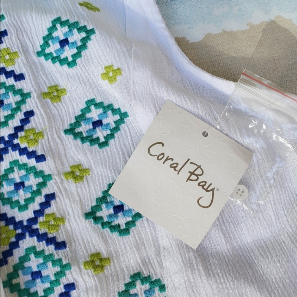 Coral Bay New White Sleeveless Embroidered Blouse Split Neck Boho Tank Top Sm-M - Picture 4 of 9